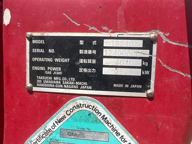 2021-takeuchi-tb240-image-27