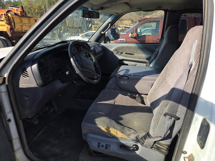 2000-dodge-2500-image-37