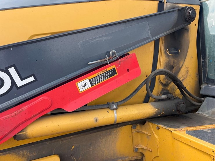 2018-deere-410l-image-12