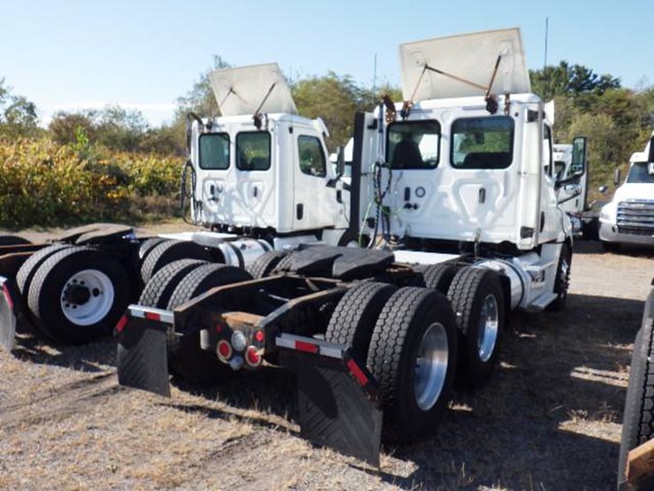 2018-freightliner-cascadia-126-image-6
