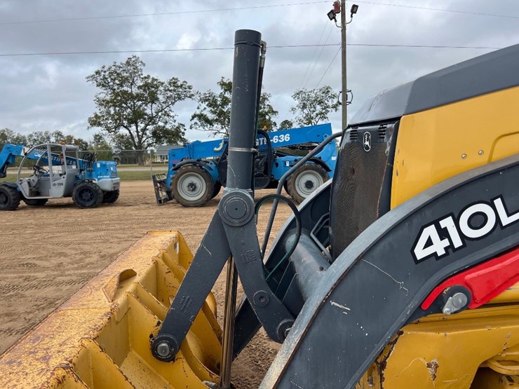 2017-deere-410l-image-17