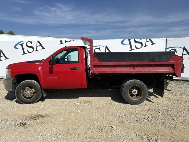 2013-chevrolet-3500hd-image-2
