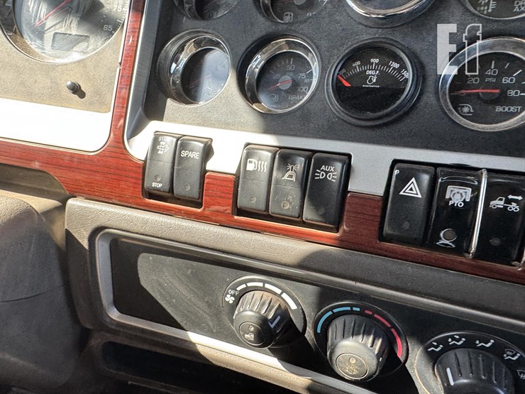 2009-kenworth-t800-image-100