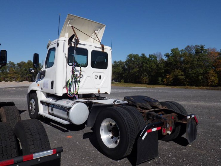 2018-freightliner-cascadia-125-image-6