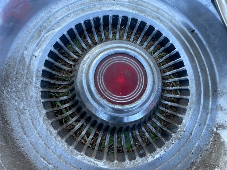 #5092-•-vintage-hub-caps-image-4