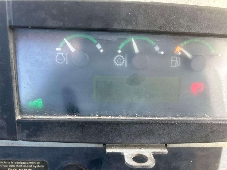2015-deere-410l-image-25