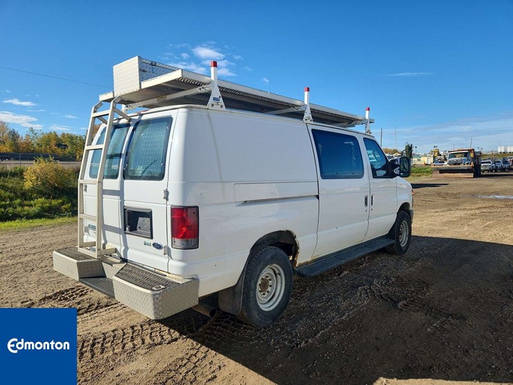 2012-ford-cargo-image-4