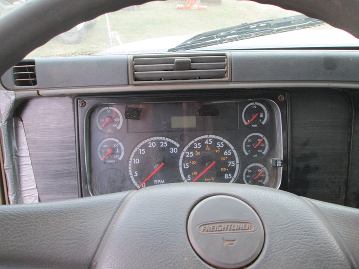 2006-freightliner-columbia-120-image-40