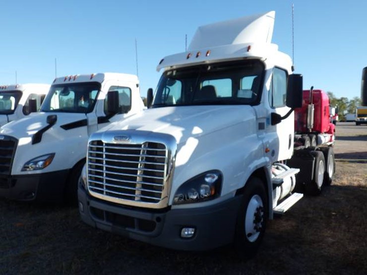 2019-freightliner-cascadia-125-image-1