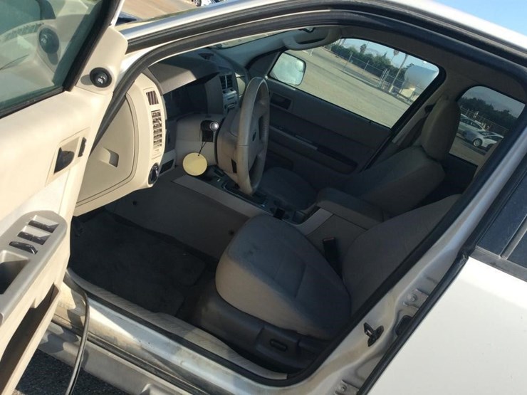 2011-ford-escape-image-6