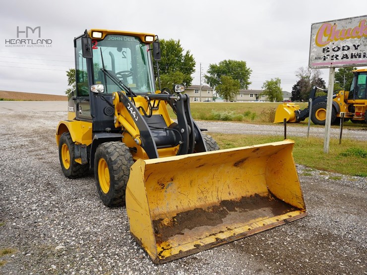 2010-deere-244j-image-3