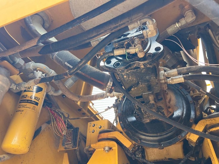 2013-caterpillar-559c-image-40
