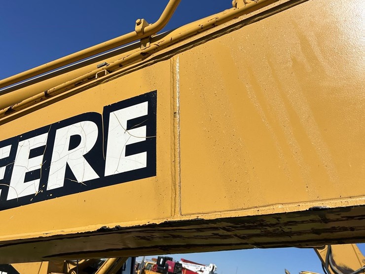 deere-200-lc-image-27