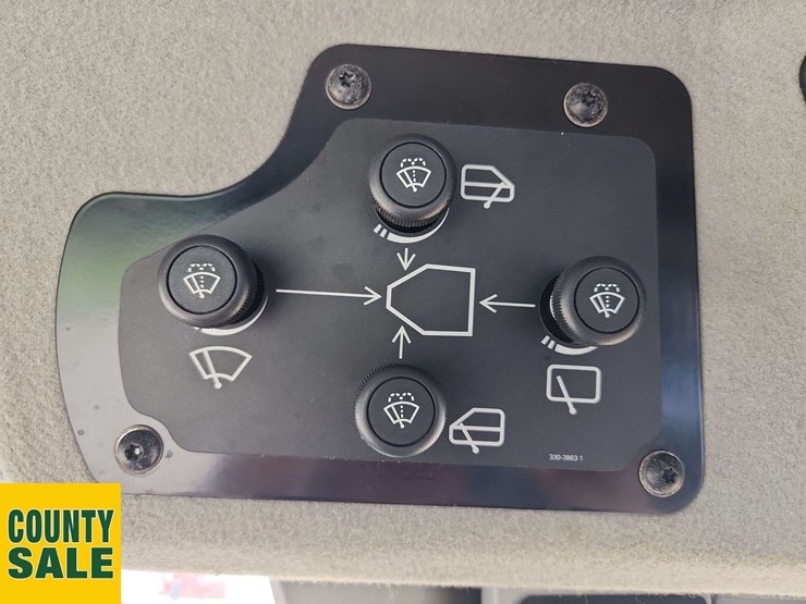 2020-caterpillar-150-awd-image-13