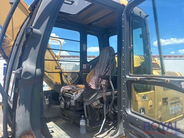 2006-deere-120c-image-6