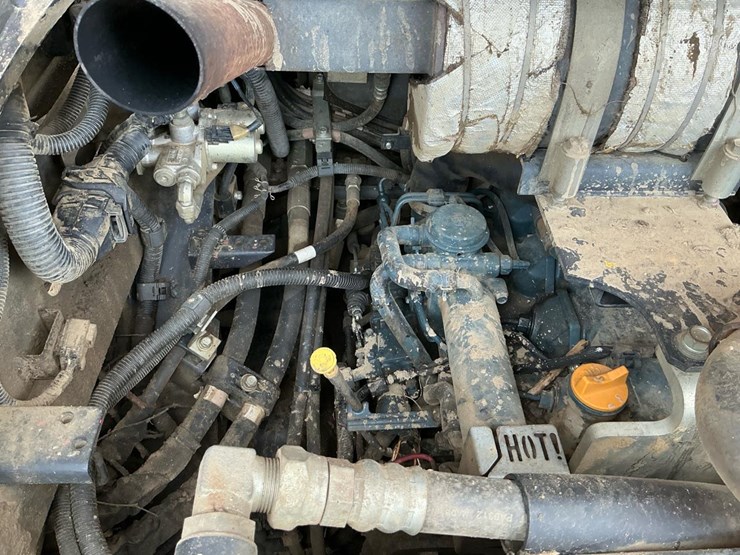 2012-kubota-svl75-image-25
