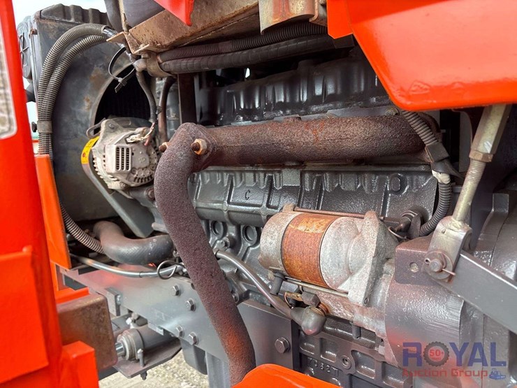 kubota-m4700-51hp-utility-loader-tractor-image-20