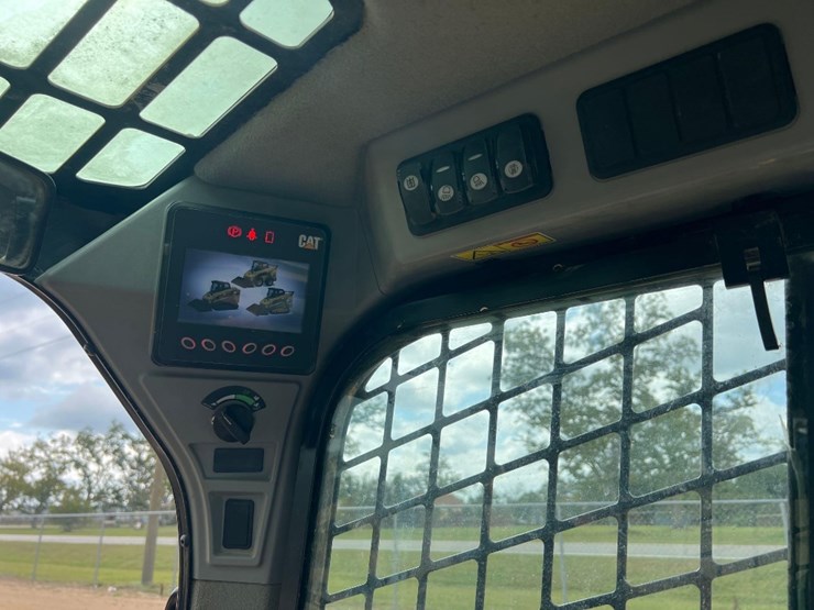 2018-caterpillar-259d-image-30