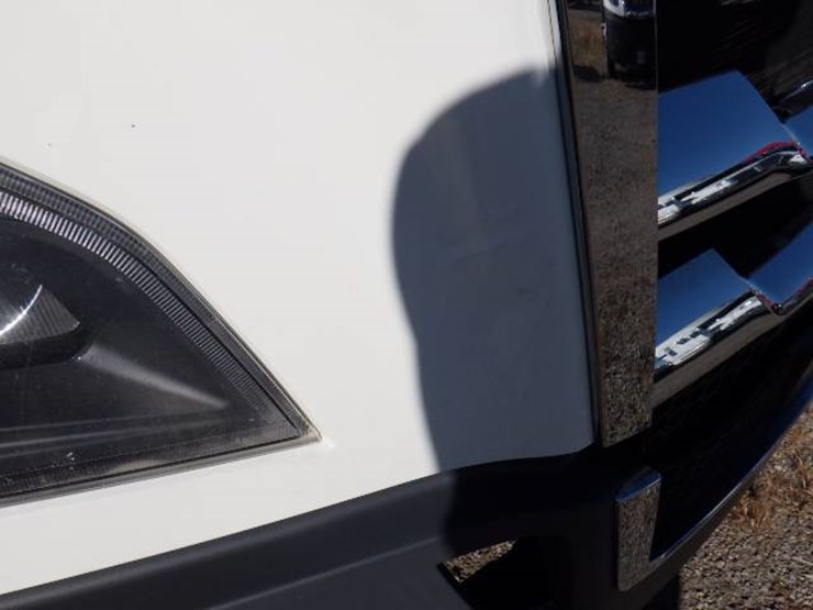 2018-freightliner-cascadia-126-image-4