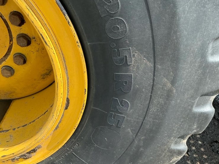 2018-deere-524k-image-21