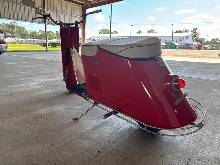 #225-•-1948-series-50-cushman-image-4