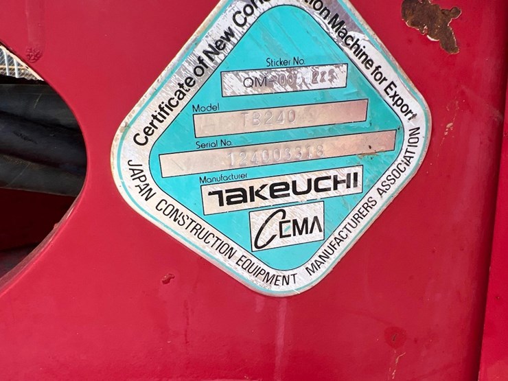 2017-takeuchi-tb240-image-27