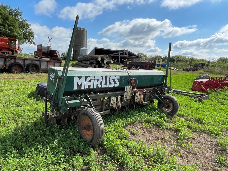 #5022-•-marliss-13'-grain-drill-image-3