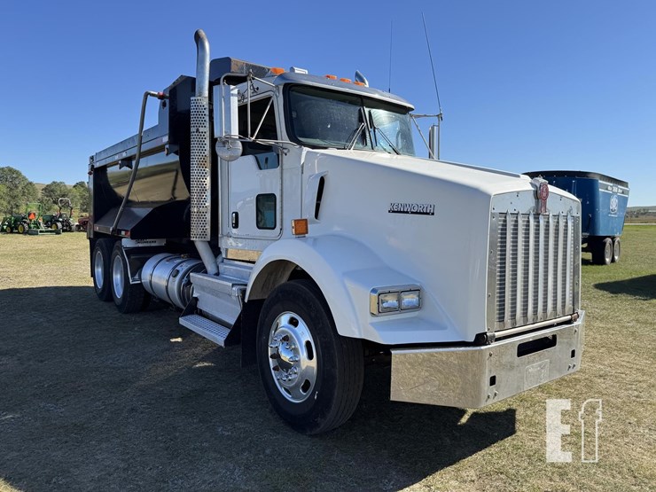2011-kenworth-t800-image-1