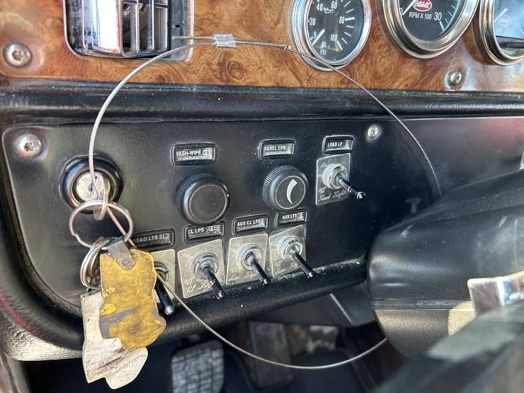 2002-peterbilt-357-image-74