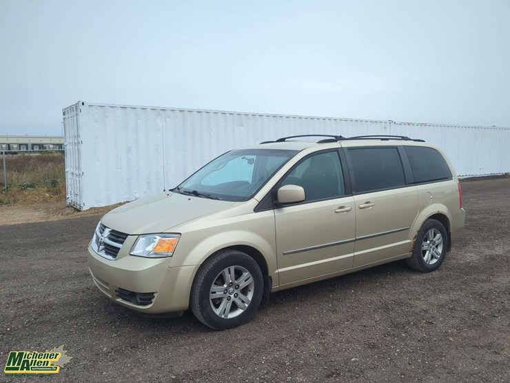 2010-dodge-grand-caravan-sxt-image-1