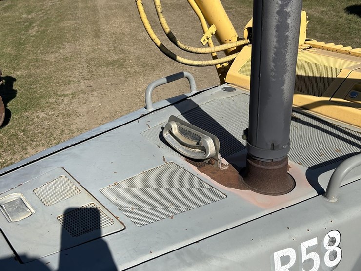 komatsu-d65ex-12-image-30