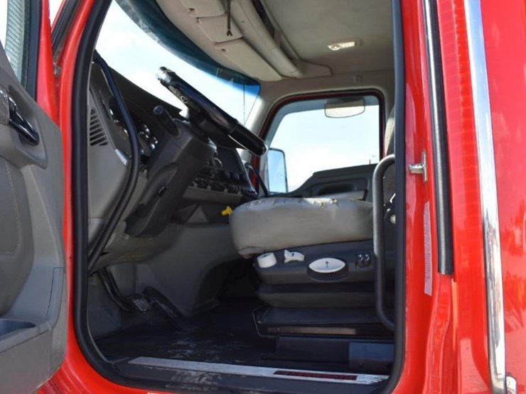 2018-kenworth-t880-image-24