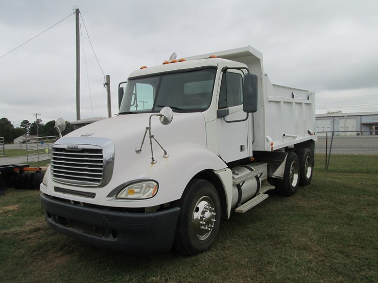 2006-freightliner-columbia-120-image-1