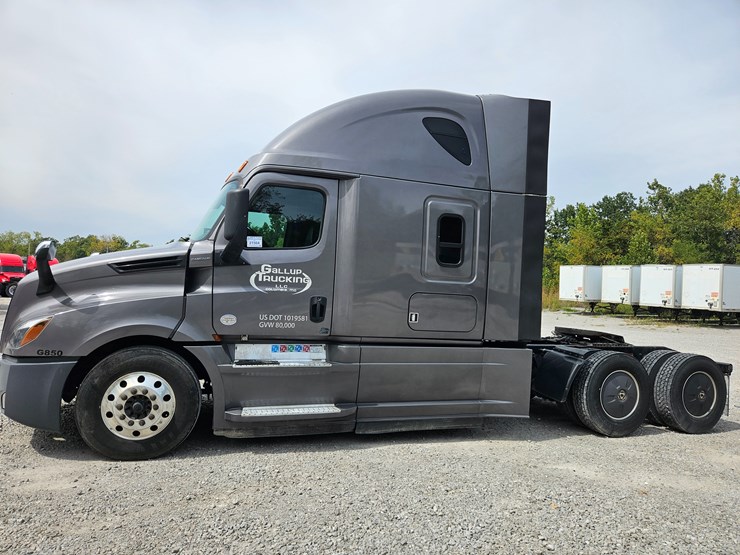 2019-freightliner-cascadia-126-image-5