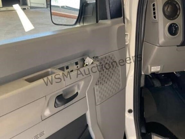 2009-ford-e350-image-25