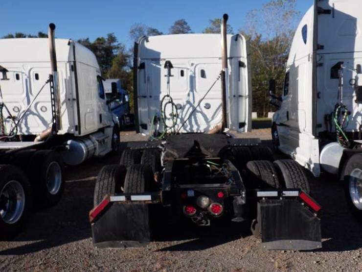 2019-freightliner-cascadia-126-image-6