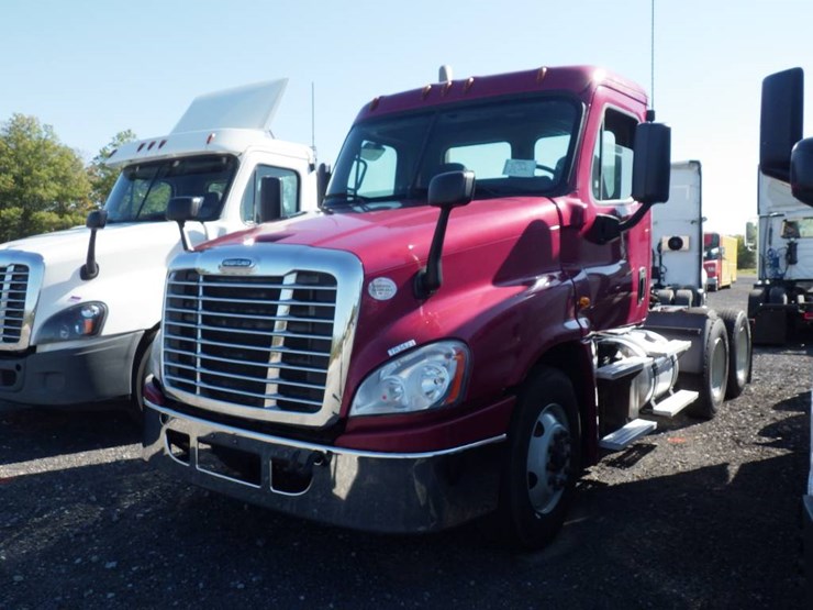 2018-freightliner-cascadia-125-image-1