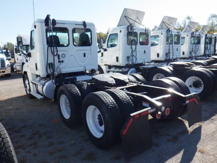 2018-freightliner-cascadia-125-image-8