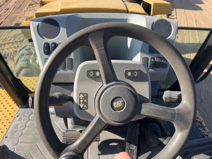 2018-caterpillar-415f2-il-image-35