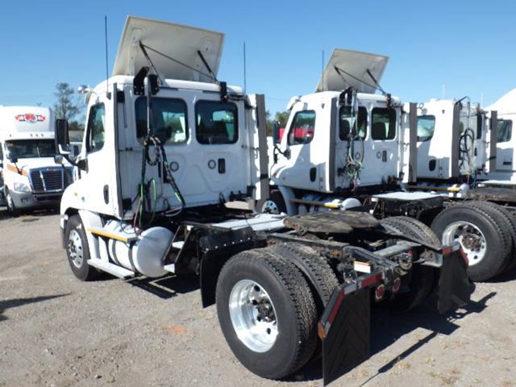 2017-freightliner-cascadia-113-image-7