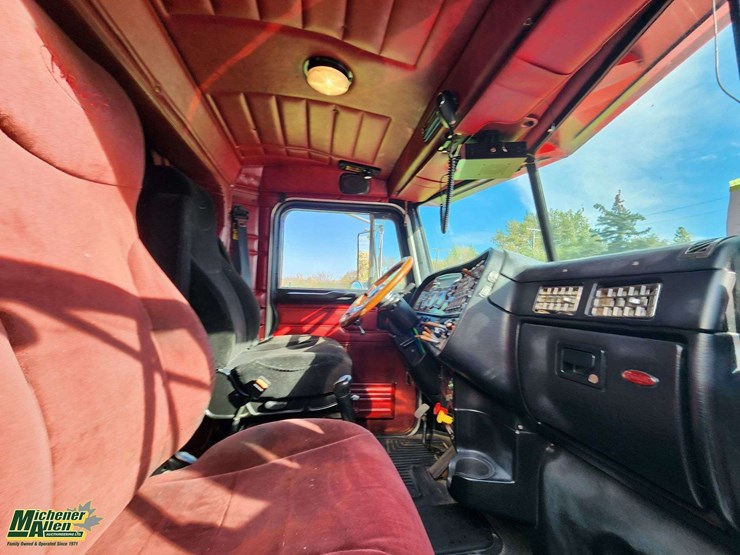 2004-peterbilt-379-image-38