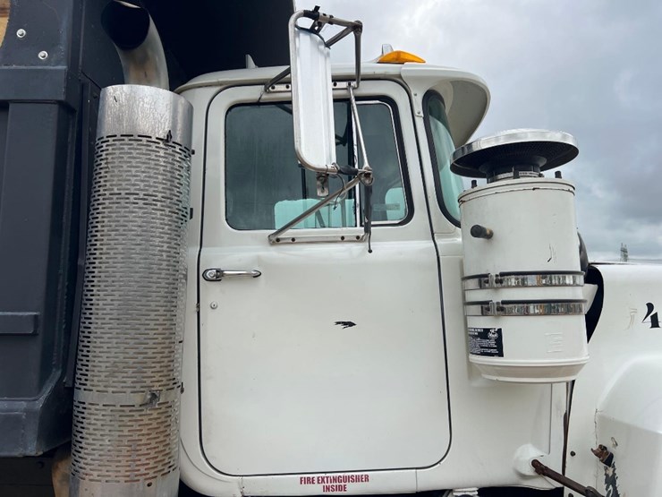 2002-mack-rd688s-image-19