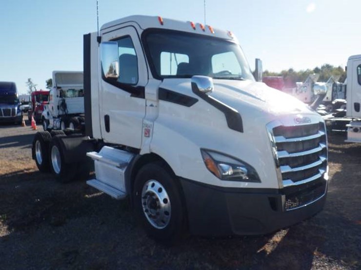 2019-freightliner-cascadia-116-image-2