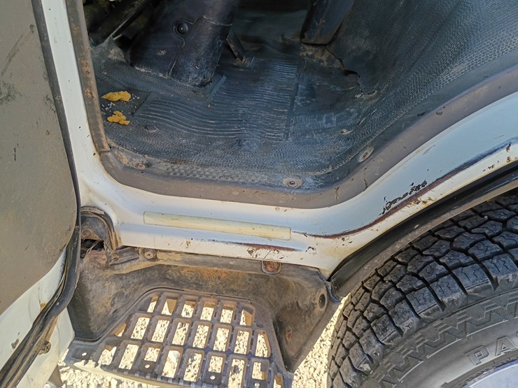 2000-gmc-w3500-image-30