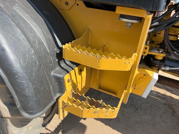 2019-caterpillar-908m-image-22