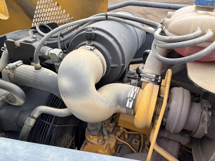 2012-deere-210lj-image-50
