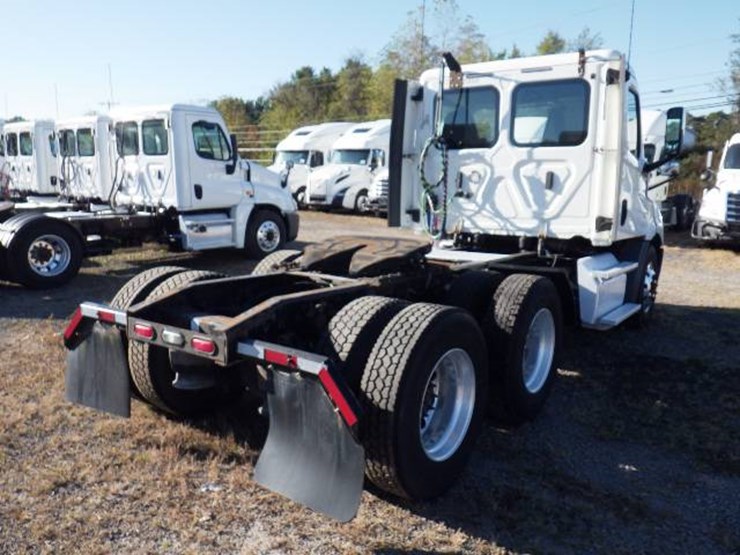 2019-freightliner-cascadia-116-image-4