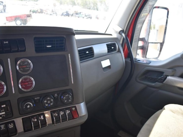 2018-kenworth-t880-image-37