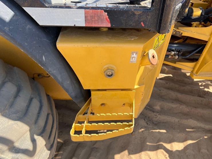 2018-caterpillar-903d-image-27