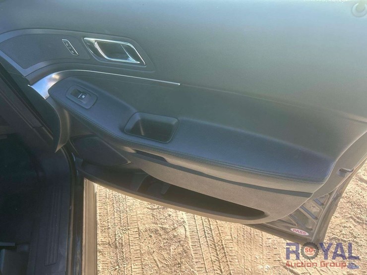2016-ford-explorer-image-18